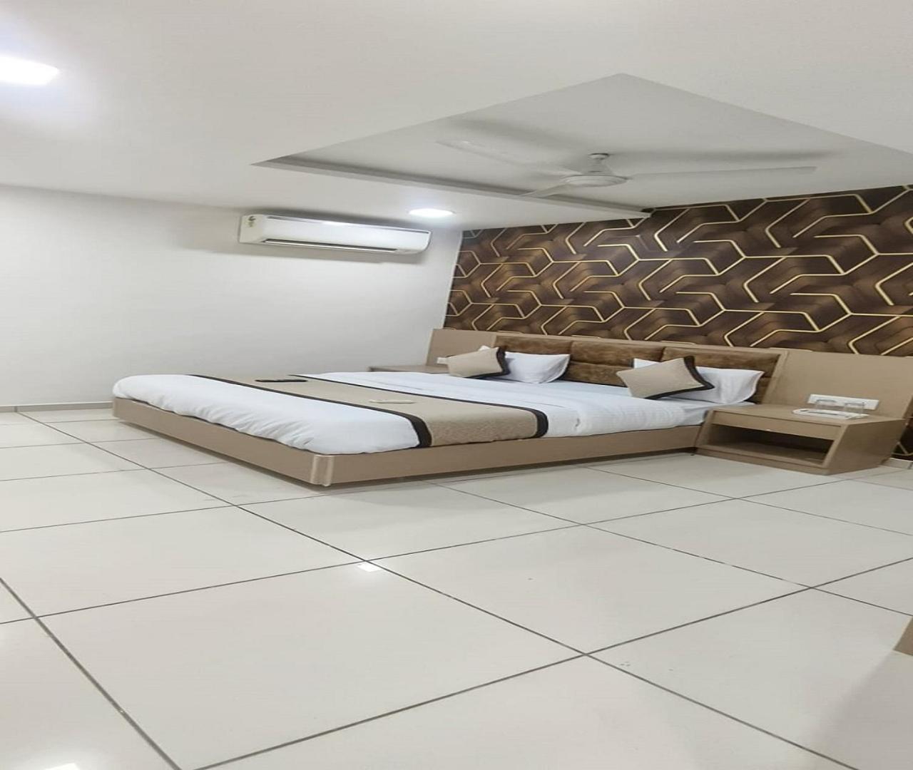 Hotel Nest View Ahmedabad Ngoại thất bức ảnh