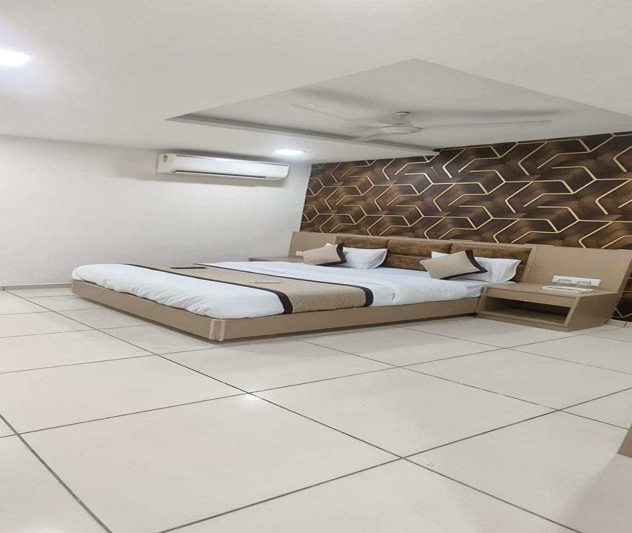 Hotel Nest View Ahmedabad Ngoại thất bức ảnh
