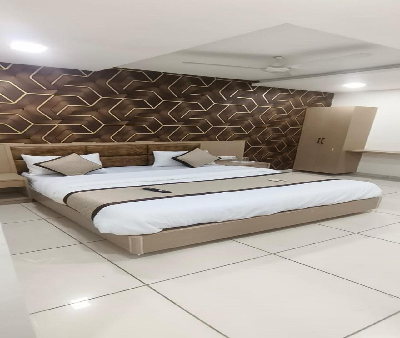 Hotel Nest View Ahmedabad Ngoại thất bức ảnh