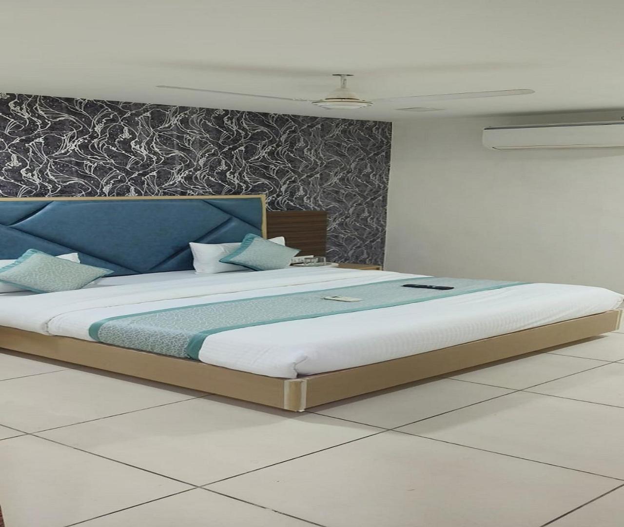 Hotel Nest View Ahmedabad Ngoại thất bức ảnh