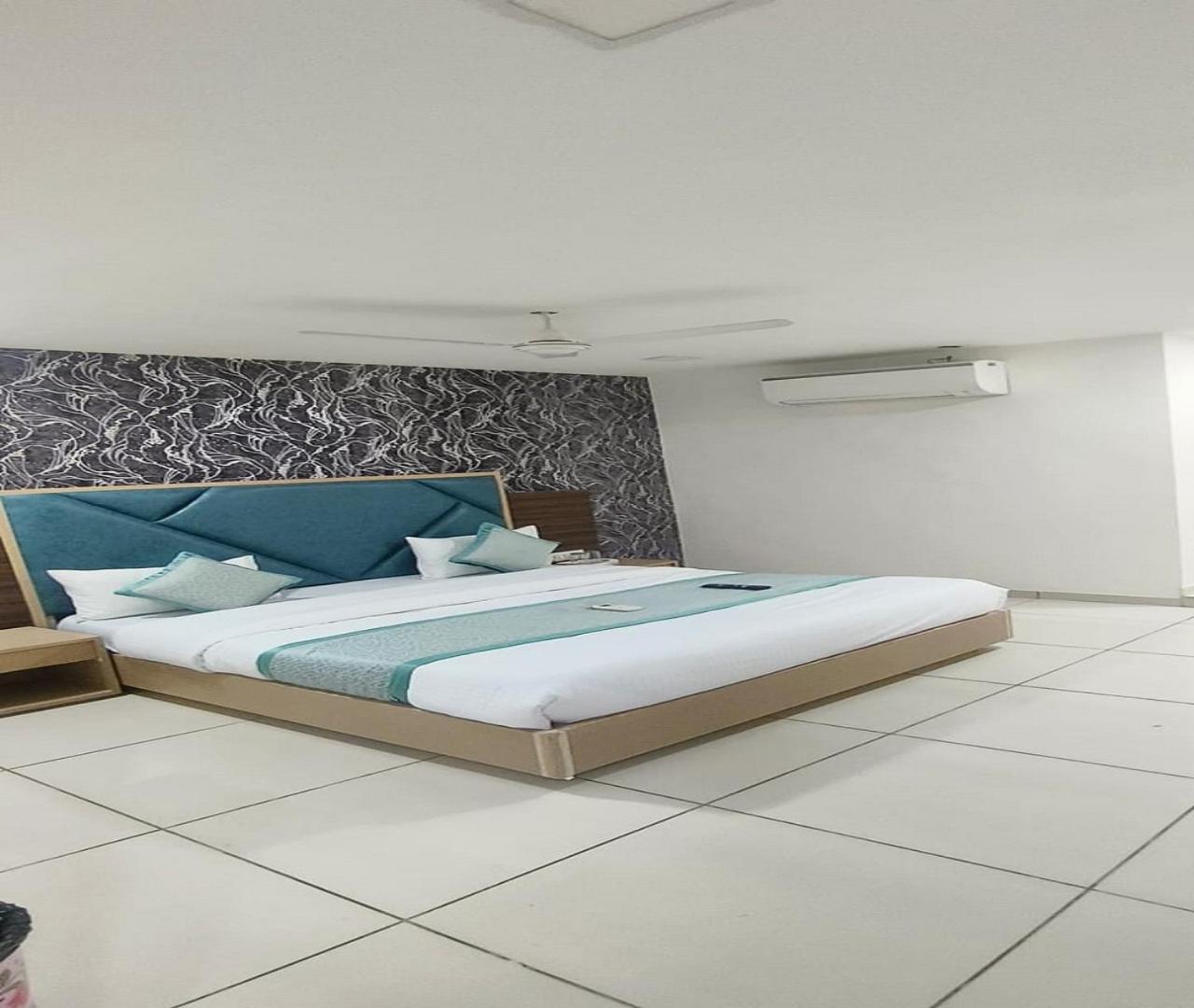 Hotel Nest View Ahmedabad Ngoại thất bức ảnh